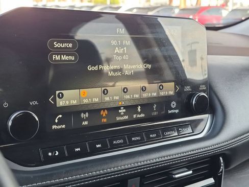 Used 2021 Nissan Rogue Platinum FWD image 23