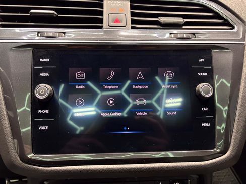 Used 2021 Volkswagen Tiguan SE R-Line image 18