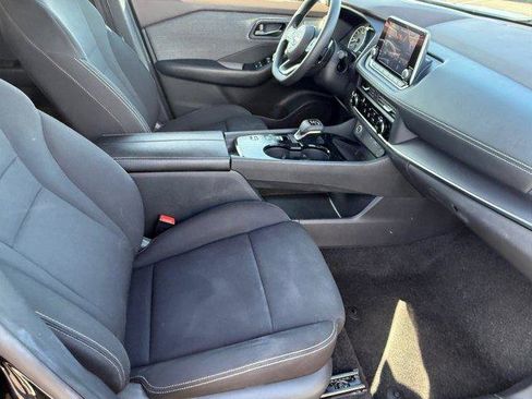 Used 2023 Nissan Rogue S image 11