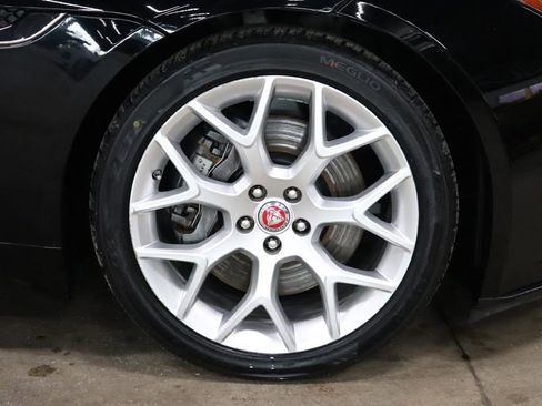 Used 2019 Jaguar F-TYPE Convertible image 39