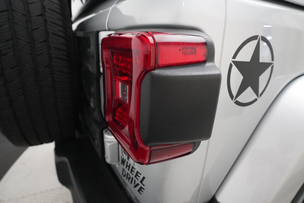 Used 2022 Jeep Wrangler Unlimited Sahara w/ LED Lighting Group AWD/4WD image 30