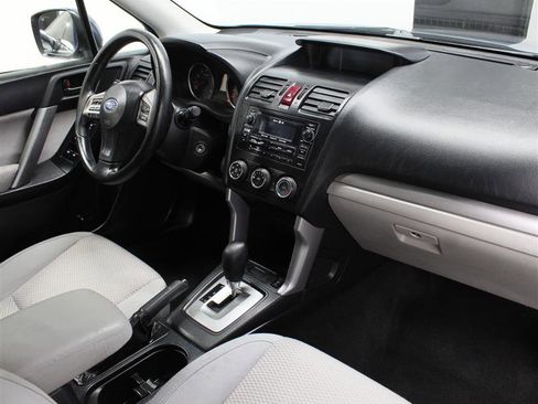 Used 2014 Subaru Forester 2.5i Premium w/ All-Weather Package AWD/4WD image 10