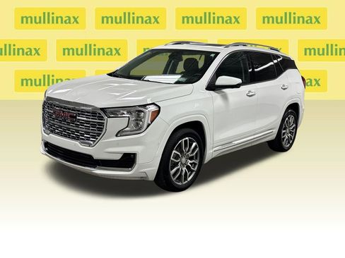 Used 2024 GMC Terrain Denali w/ Denali Premium Package AWD/4WD image 8