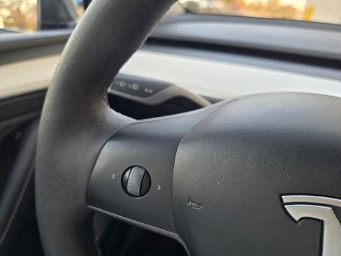 Used 2023 Tesla Model Y 2WD image 27