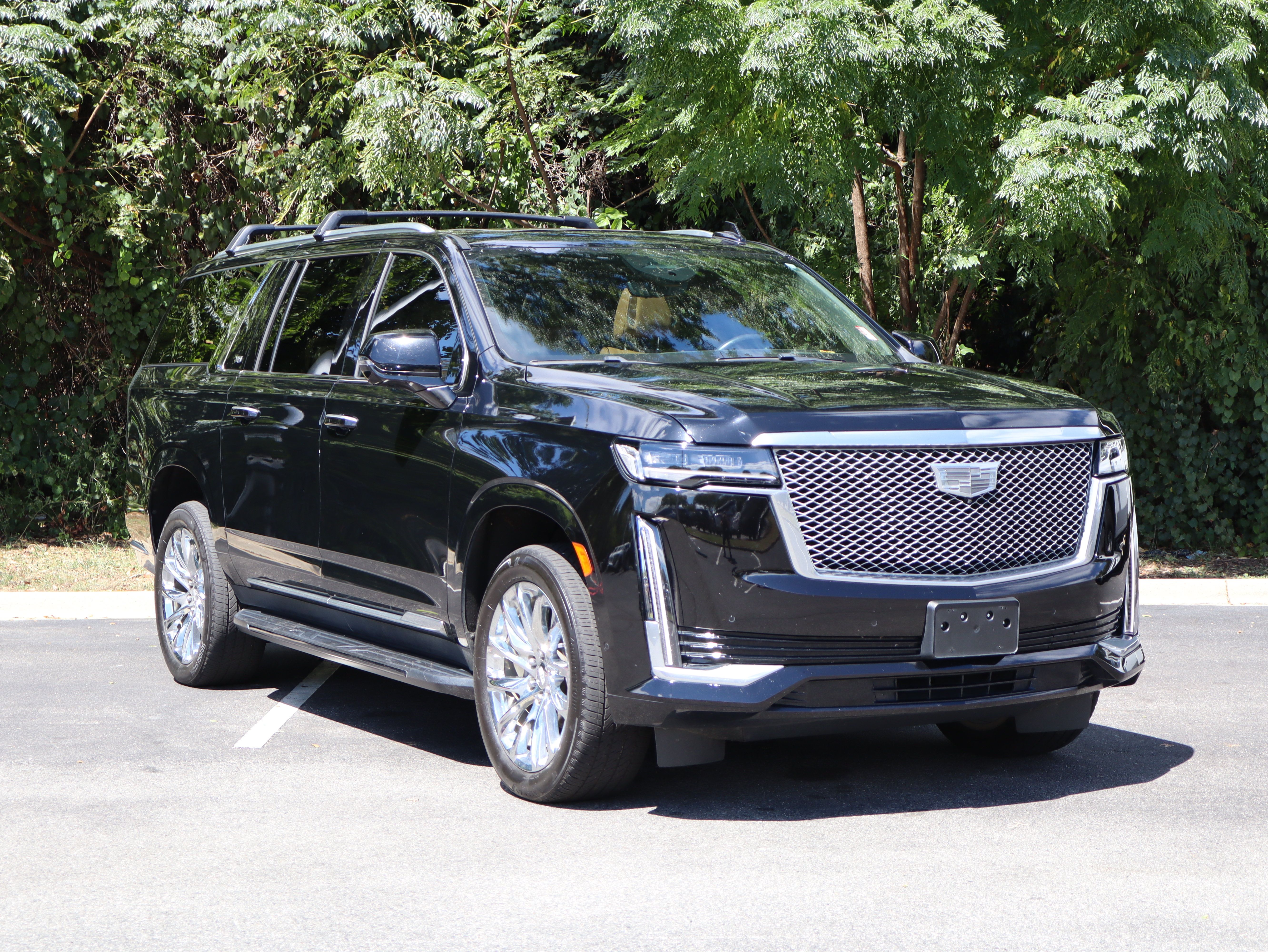 Used 2023 Cadillac Escalade ESV Premium Luxury w/ LPO, Radiant Package AWD/4WD image 11