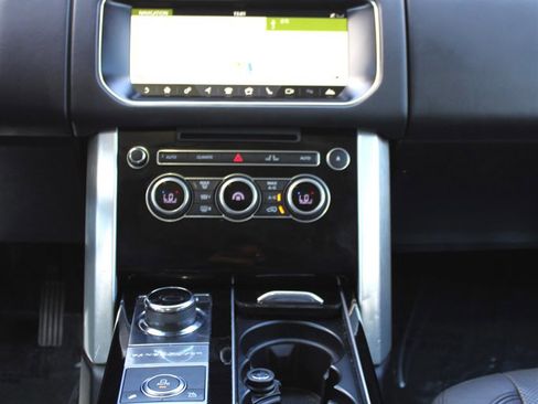 Used 2017 Land Rover Range Rover HSE image 13