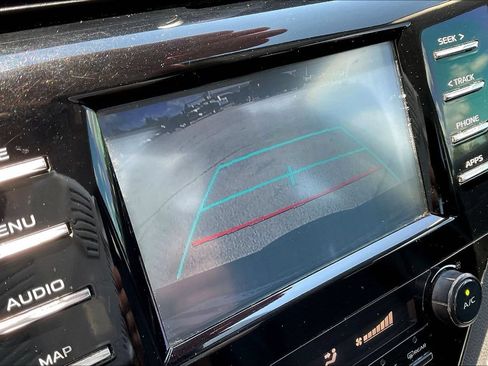 Used 2019 Toyota Camry SE FWD image 14