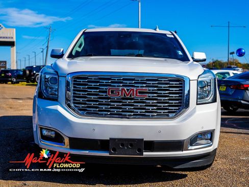 Used 2020 GMC Yukon Denali w/ Denali Premium Package image 4