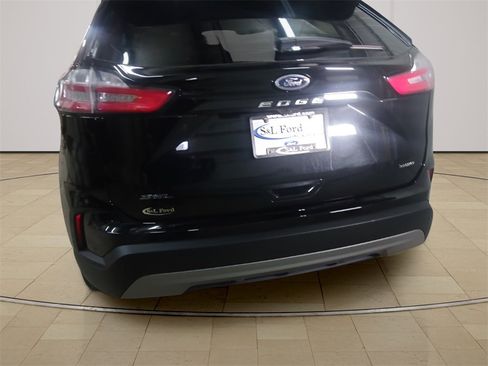Used 2024 Ford Edge SEL image 4