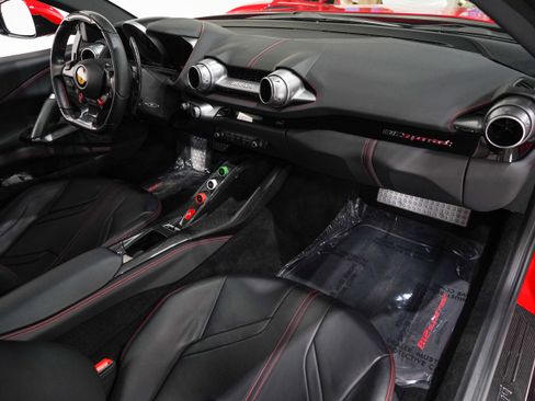 Used 2018 Ferrari 812 Superfast RWD image 16