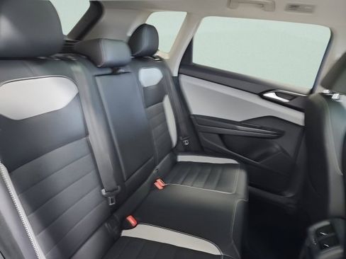 Used 2022 Volkswagen Taos SEL w/ Panoramic Sunroof Package image 22