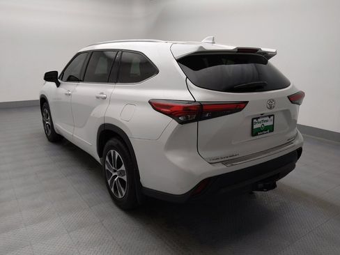 Used 2022 Toyota Highlander XLE w/ Protection Package #3 (TMS) AWD/4WD image 5