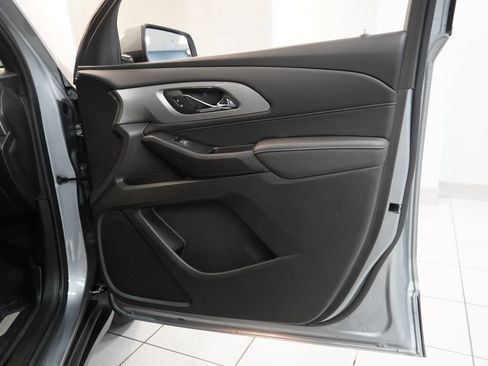 Used 2023 Chevrolet Traverse LT FWD image 30