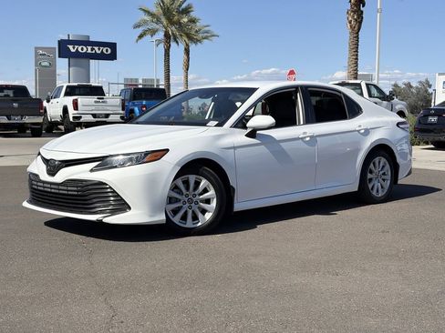 Used 2019 Toyota Camry LE w/ Carpet Mat Package FWD image 2