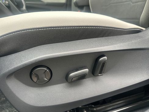 New 2026 Volkswagen Taos SE image 4