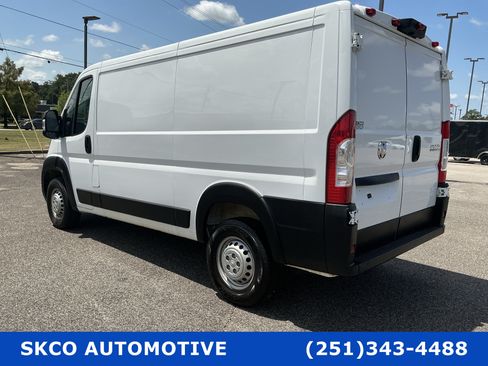Used 2025 RAM ProMaster 2500 w/ Convenience Group FWD image 3