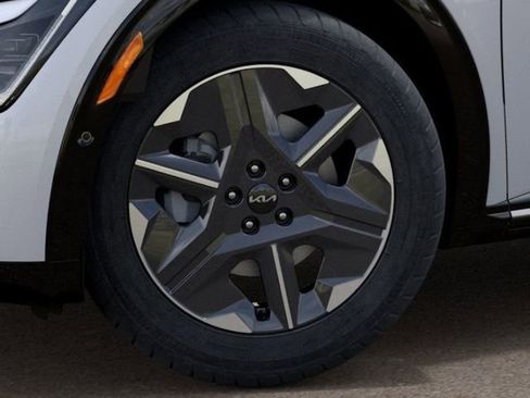 New 2025 Kia EV6 Light w/ Light LR Technology Package RWD image 9