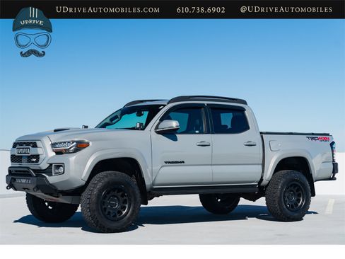 Used 2018 Toyota Tacoma TRD Sport w/ Technology Package image 10