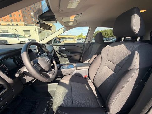 Certified 2025 Nissan Rogue SV FWD image 13