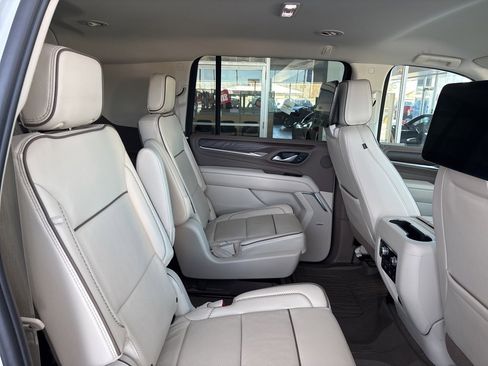 Used 2023 GMC Yukon XL Denali w/ Advanced Technology Package image 37