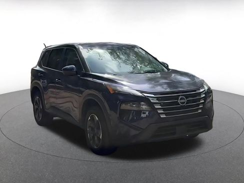 Used 2025 Nissan Rogue SV FWD image 3