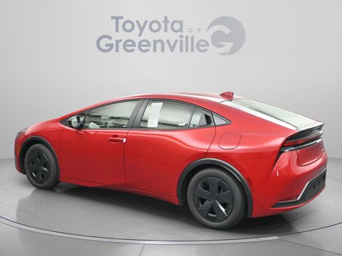 Used 2025 Toyota Prius LE FWD image 6