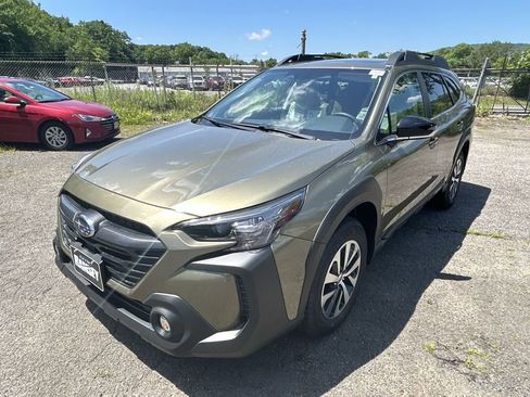 Used 2025 Subaru Outback Premium image 4