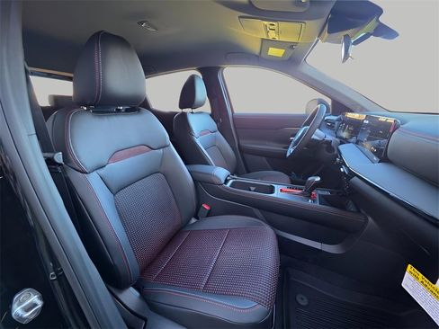 New 2026 Nissan Kicks SR image 12