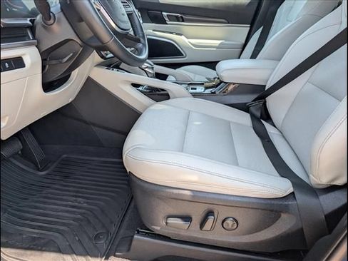 Used 2024 Kia Telluride S w/ S Sunroof Package FWD image 9
