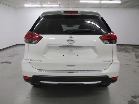Used 2018 Nissan Rogue SV image 5