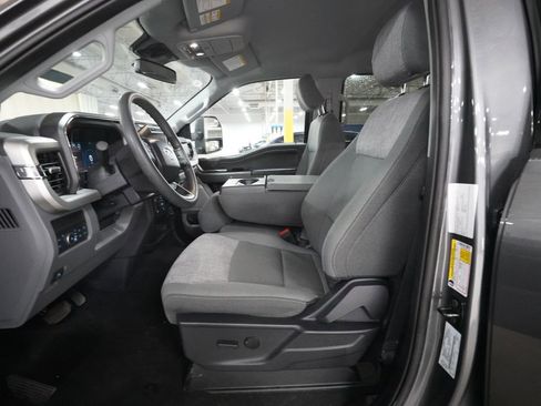 Used 2025 Ford F250 XLT w/ Black Appearance Package AWD/4WD image 7