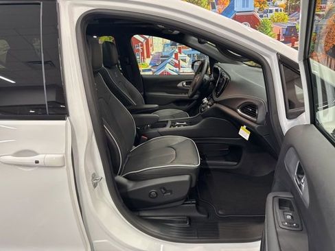 New 2026 Chrysler Pacifica Limited w/ S Appearance Package image 53