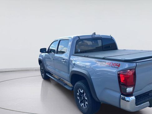 Used 2019 Toyota Tacoma TRD Off-Road AWD/4WD image 8