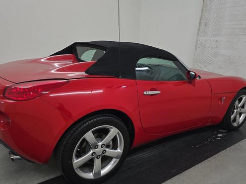 Used 2006 Pontiac Solstice Convertible w/ Power Package image 2