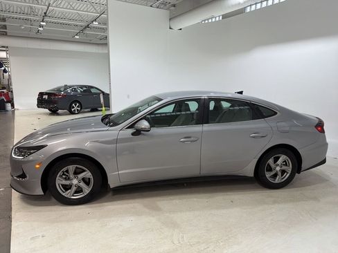 Used 2023 Hyundai Sonata SE image 2