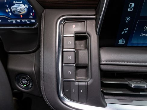 Used 2024 Chevrolet Suburban LT image 22