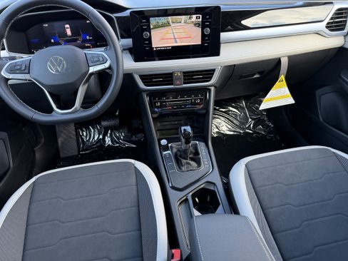 New 2026 Volkswagen Taos SE image 14
