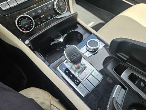 Used 2013 Mercedes-Benz SL 550 image 25