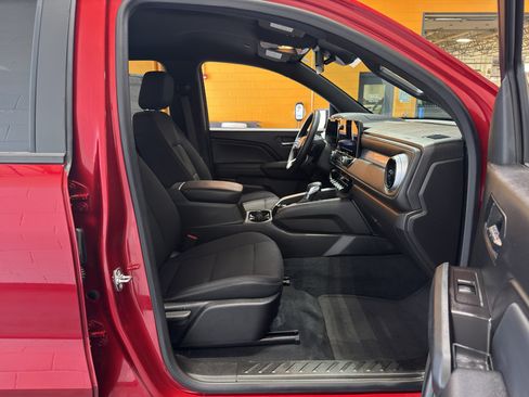 Used 2024 Chevrolet Colorado LT w/ LT Convenience Package II AWD/4WD image 18