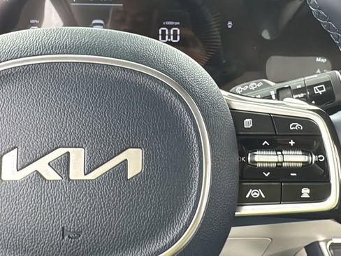 New 2026 Kia Carnival EX image 24