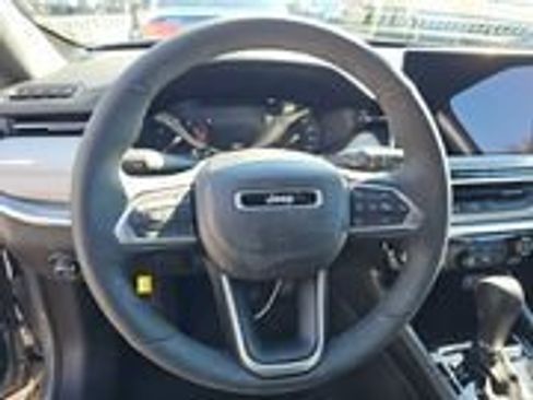 Used 2023 Jeep Compass Limited image 6