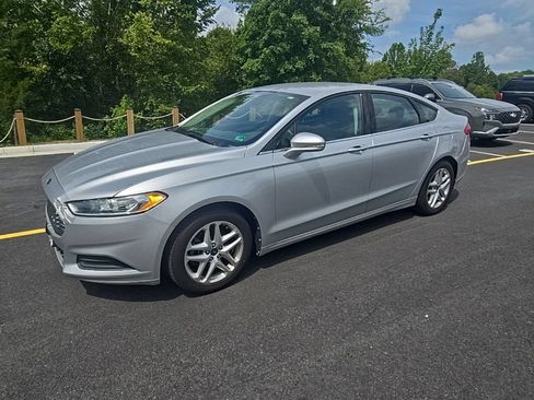 Used 2013 Ford Fusion SE FWD image 3