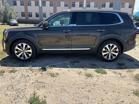 Used 2020 Kia Telluride S w/ S 8 Passenger Seating Package AWD/4WD image 2