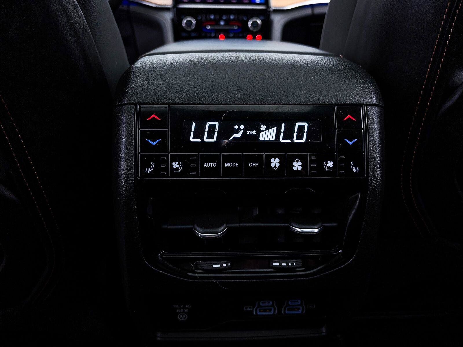 Used 2022 Jeep Grand Cherokee Summit AWD/4WD image 41
