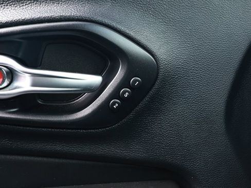 Used 2019 Jeep Cherokee Limited FWD image 19