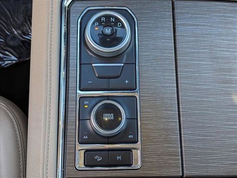 Used 2022 Ford Expedition Limited image 12