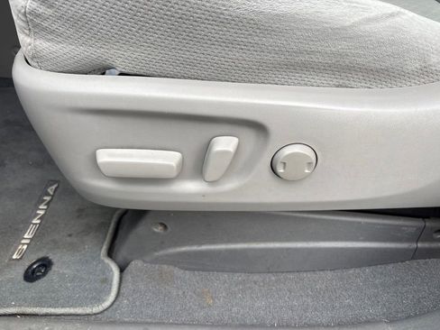 Used 2019 Toyota Sienna LE FWD image 17