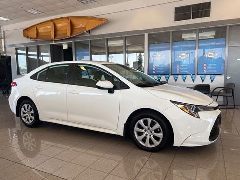 Used 2023 Toyota Corolla LE FWD image 2