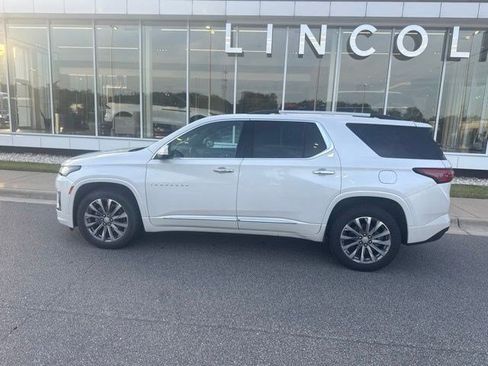 Used 2022 Chevrolet Traverse Premier AWD/4WD image 9