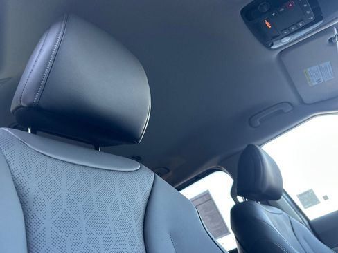 New 2026 Kia Carnival EX image 17